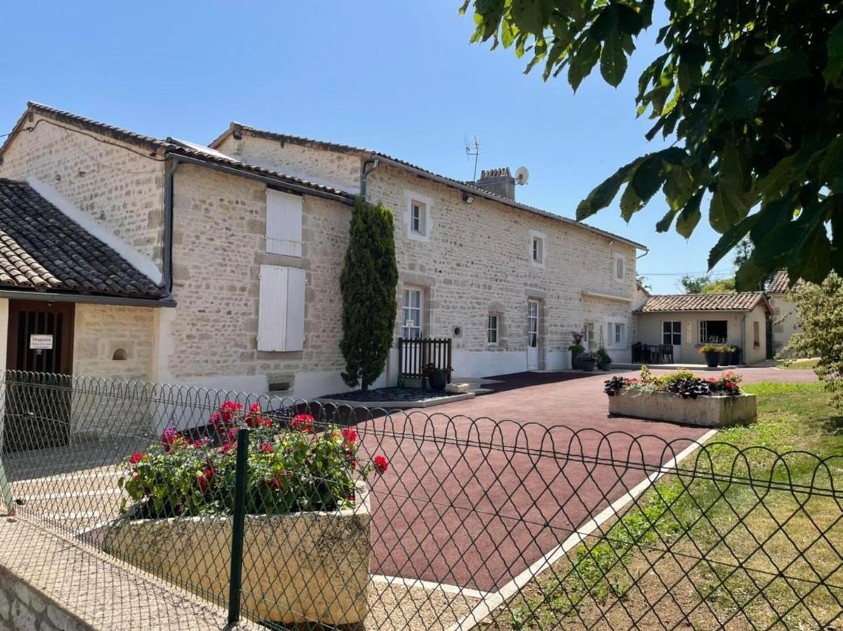 Chambres D'Hotes Du Puy D'Anche Sauzé-Vaussais エクステリア 写真
